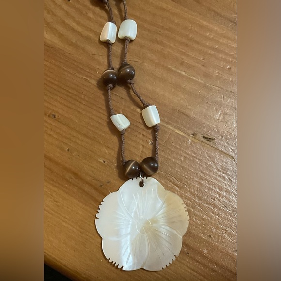 Shell craft Carved iridescent mother of pearl shell pendant brown beads necklace - Picture 6 of 8